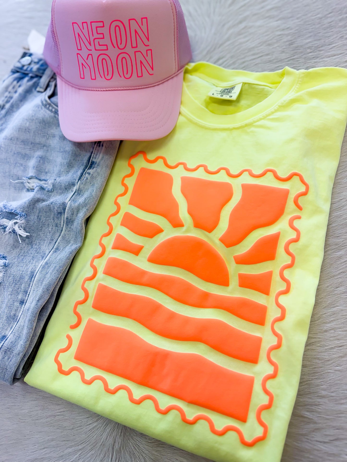 Sunny Days Puff Stamp Tee