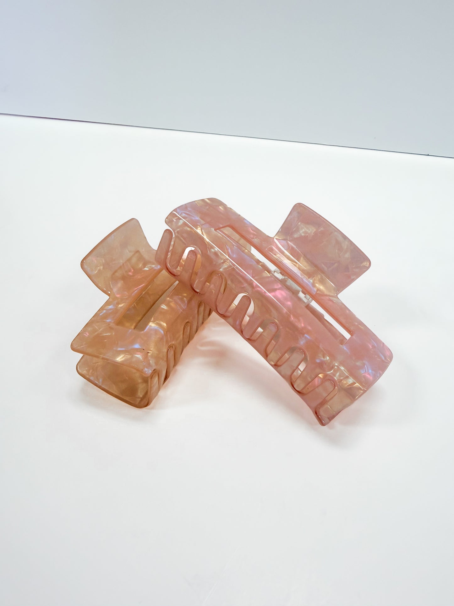 The Pearl Luxe Claw Clip