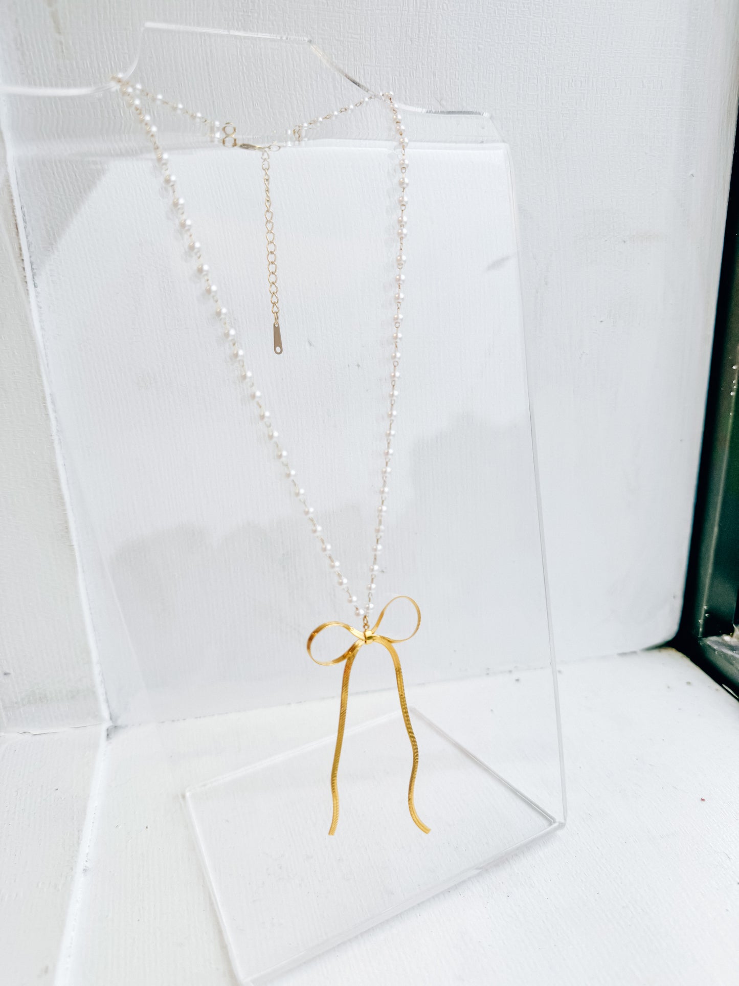 Dainty Pearl Bow Necklace