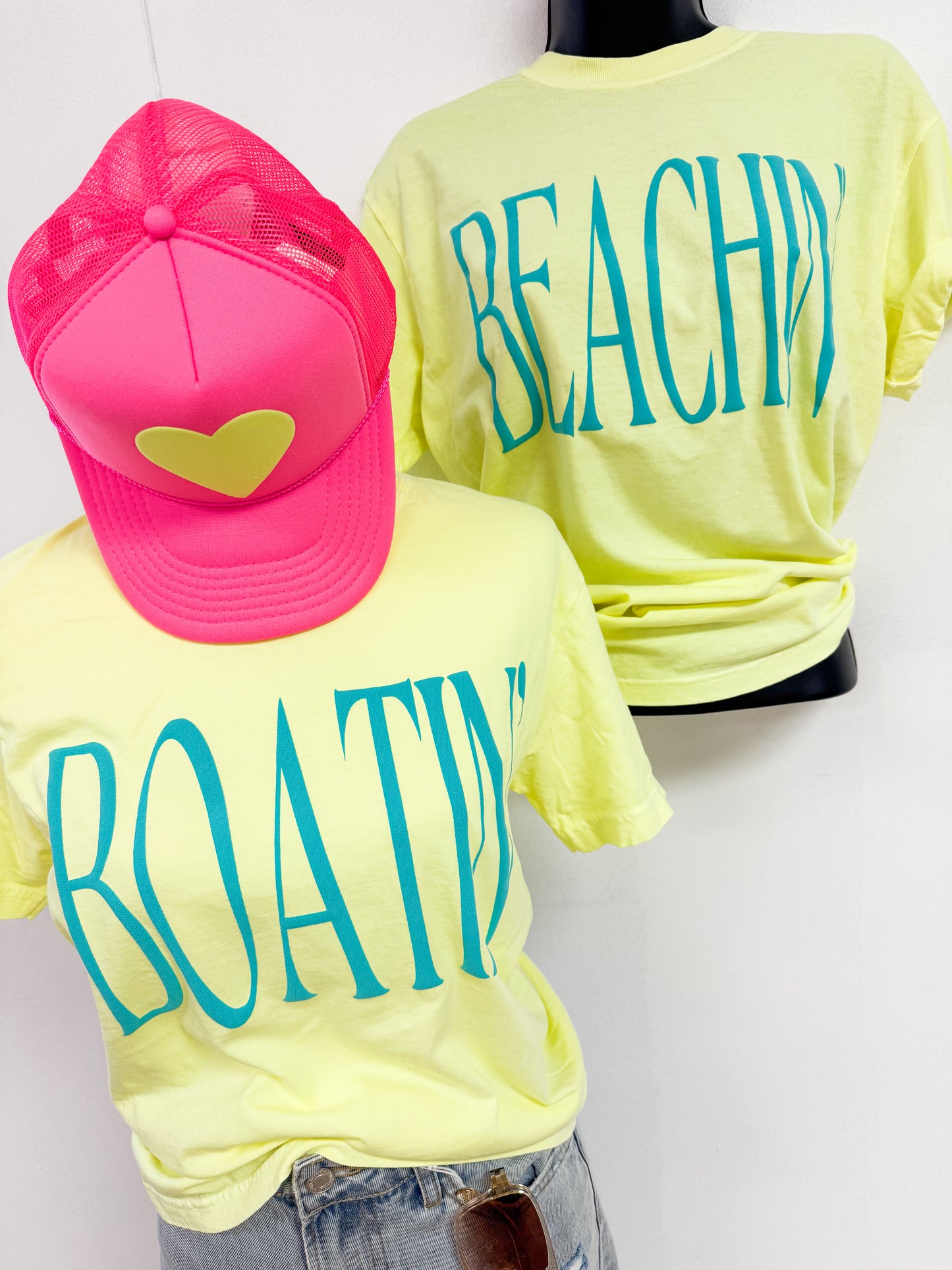 Beachin’ & Boatin’ Tee